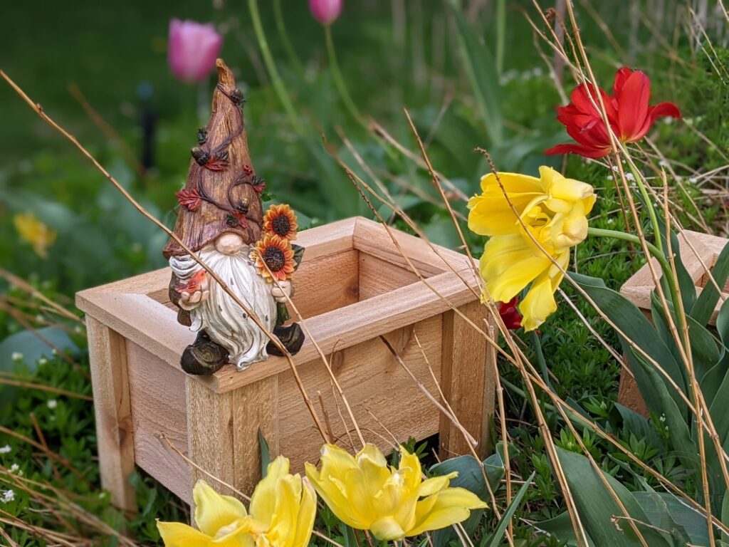 Make It Tiny - Mini Cedar Planter Boxes are FUN & SIMPLE - IRONPROOFTIMBERWORKS.com