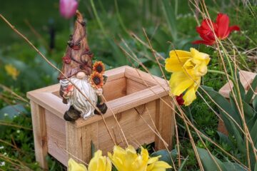 Make It Tiny - Mini Cedar Planter Boxes are FUN & SIMPLE - IRONPROOFTIMBERWORKS.com